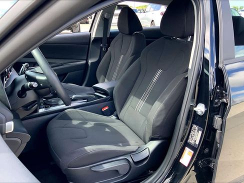 Used 2023 Hyundai Elantra SEL w/ Preferred Accessory Package image 7