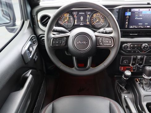 Used 2024 Jeep Wrangler Unlimited Sport AWD/4WD image 23