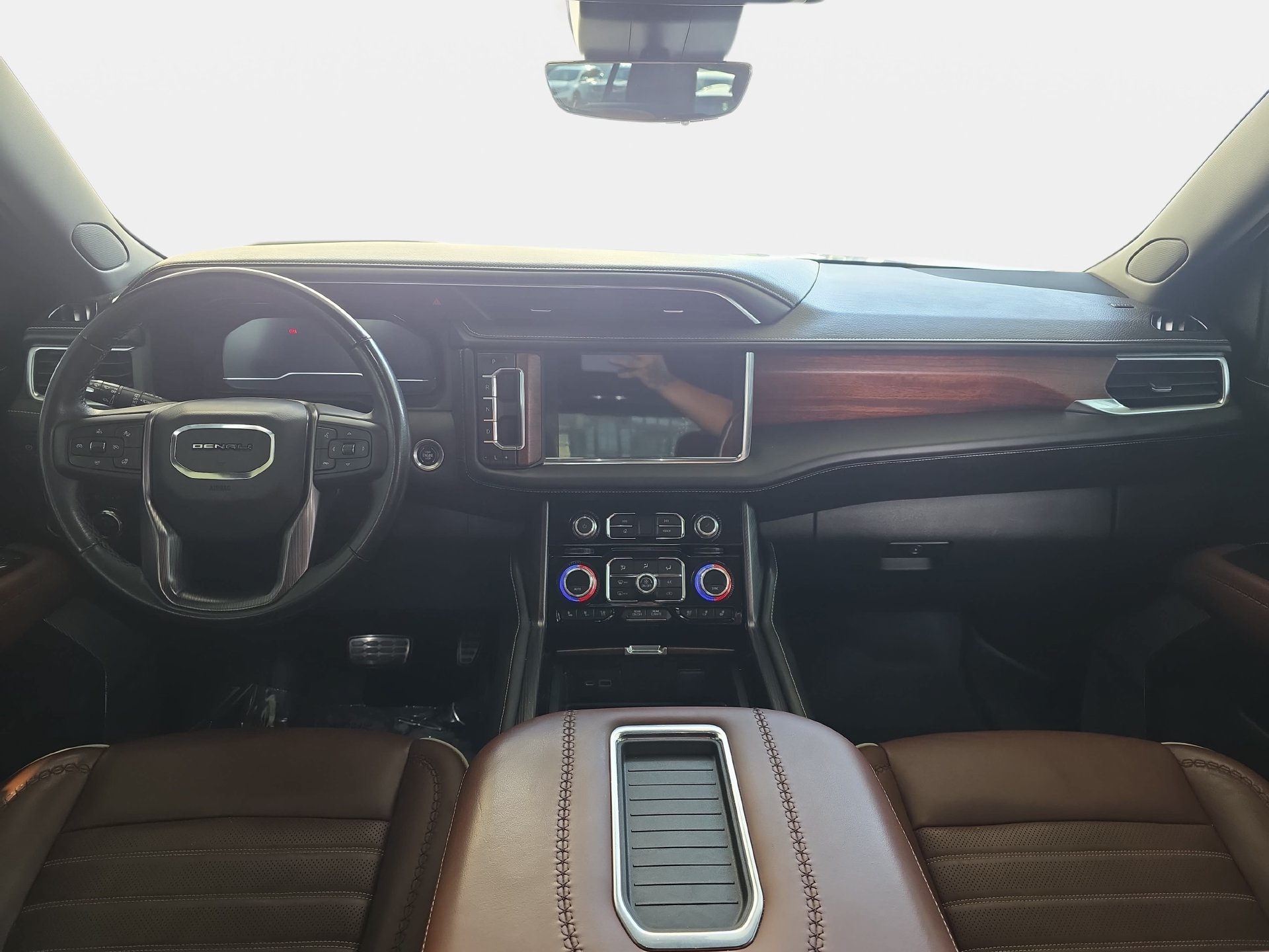 Used 2023 GMC Yukon Denali Ultimate AWD/4WD image 9