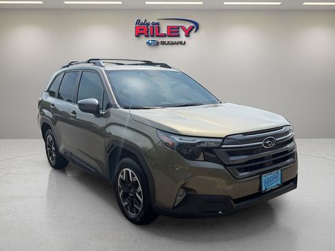 Certified 2025 Subaru Forester Premium AWD/4WD image 7