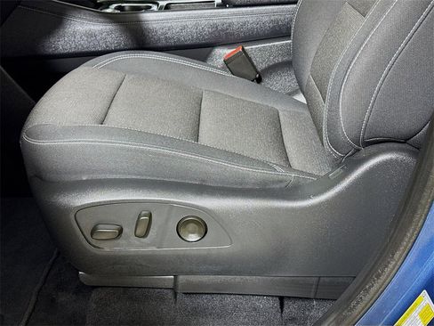 Used 2025 Chevrolet Traverse LT image 17