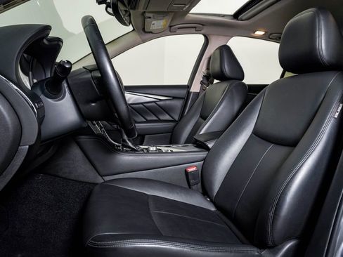 Used 2017 INFINITI Q50 Signature Edition w/ All Weather Package (L93) image 18