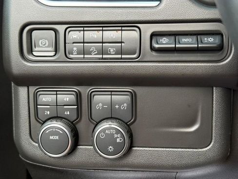 Used 2024 Chevrolet Tahoe Premier AWD/4WD image 25