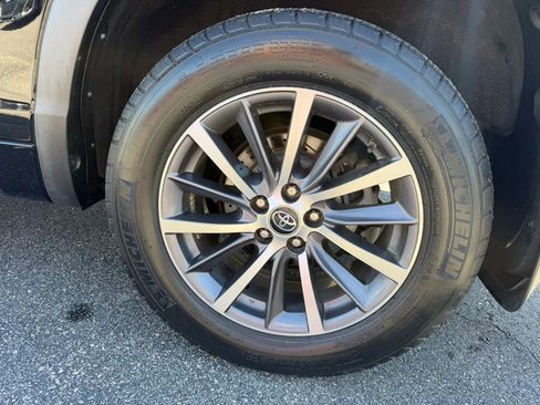 Used 2017 Toyota Highlander XLE image 42