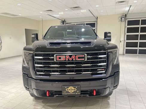 Used 2025 GMC Sierra 2500 AT4 image 8
