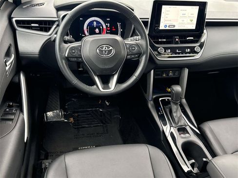 Certified 2023 Toyota Corolla Cross XLE image 9