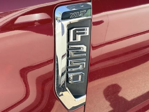 Used 2019 Ford F250 XLT w/ XLT Premium Package AWD/4WD image 6