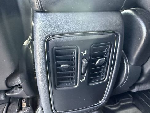 Used 2019 Jeep Grand Cherokee Laredo AWD/4WD image 9
