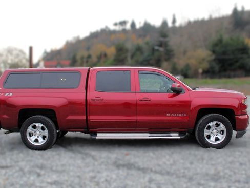 Used 2018 Chevrolet Silverado 1500 LT w/ All Star Edition image 8