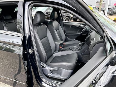 Used 2023 Volkswagen Tiguan SE R-Line AWD/4WD image 11