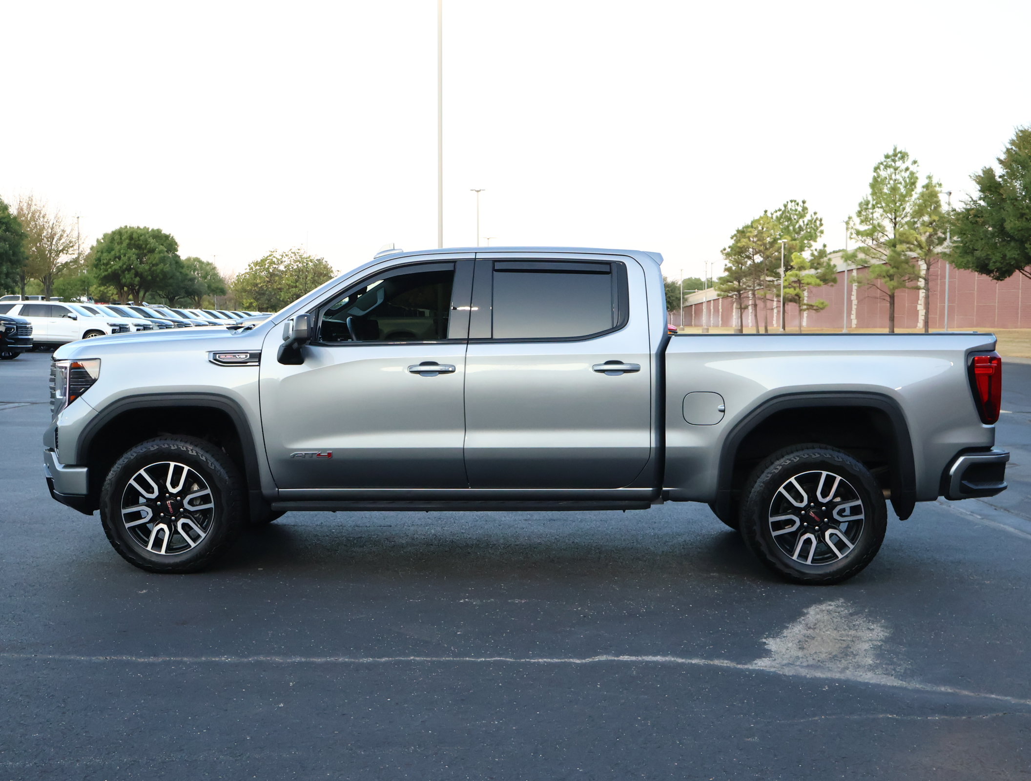 Used 2025 GMC Sierra 1500 AT4 w/ Technology Package AWD/4WD image 37