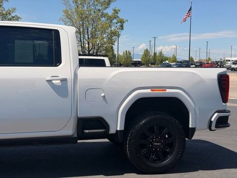 Used 2025 GMC Sierra 3500 AT4 w/ AT4 Premium Plus Package AWD/4WD image 9