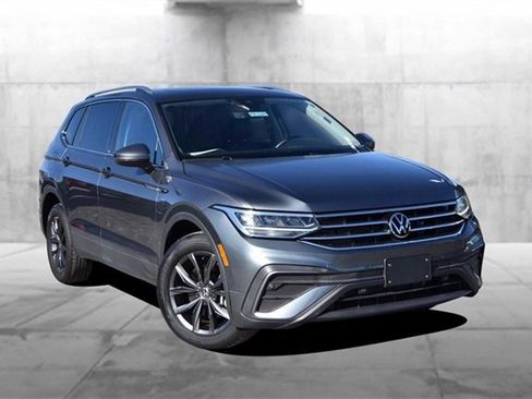 Certified 2022 Volkswagen Tiguan SE w/ Panoramic Sunroof Package image 2