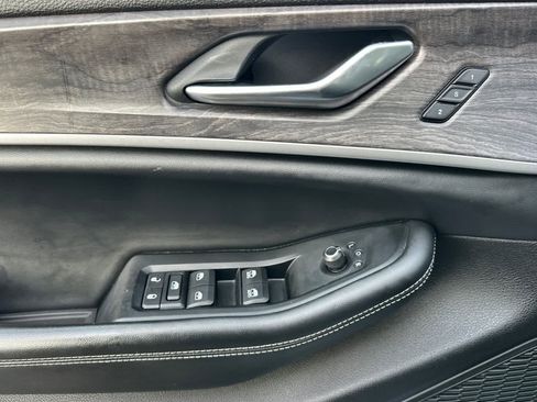 Used 2023 Jeep Grand Cherokee Limited image 12