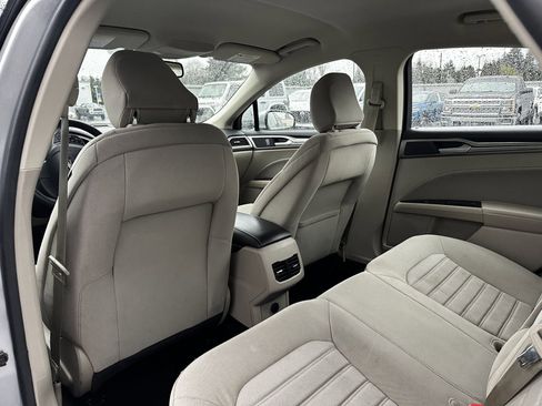 Used 2020 Ford Fusion SE image 17