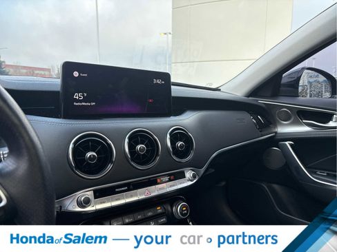 Used 2022 Kia Stinger GT2 image 18