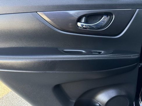 Certified 2019 Nissan Rogue SV image 14