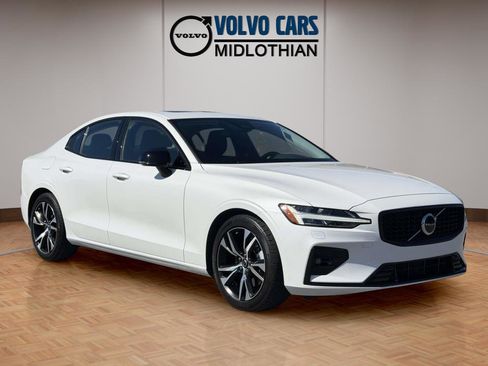 Used 2025 Volvo S60 B5 Core FWD image 1