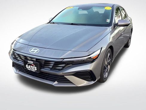 Used 2025 Hyundai Elantra SEL FWD image 6