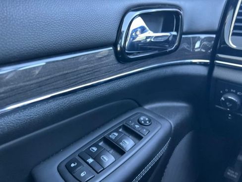 Used 2021 Jeep Grand Cherokee Overland AWD/4WD image 22