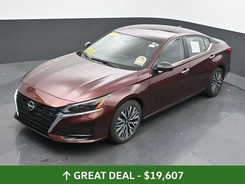 Used 2024 Nissan Altima 2.5 SV image 39