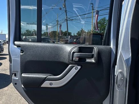 Used 2016 Jeep Wrangler Unlimited Sahara w/ Dual Top Group AWD/4WD image 12