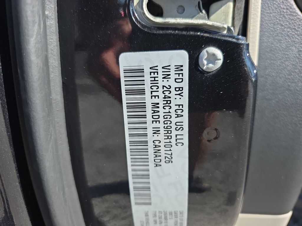 Used 2024 Chrysler Pacifica Limited FWD image 43