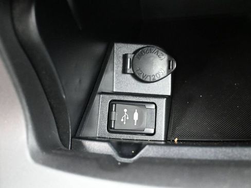 Used 2016 Toyota Camry LE FWD image 23