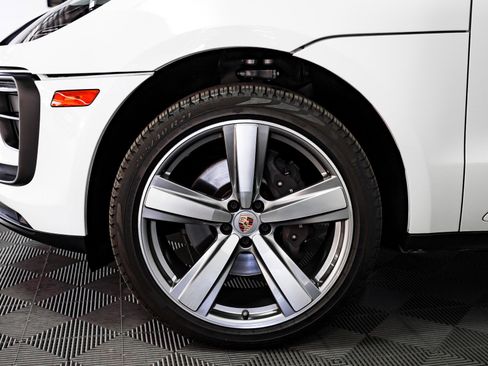 Certified 2024 Porsche Macan image 14
