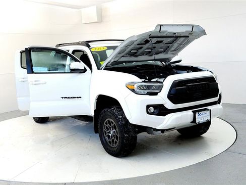 Used 2023 Toyota Tacoma TRD Sport image 9