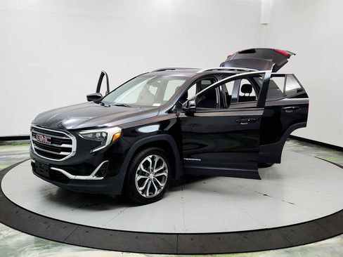Used 2020 GMC Terrain SLT w/ GMC Pro Grade Package AWD/4WD image 9