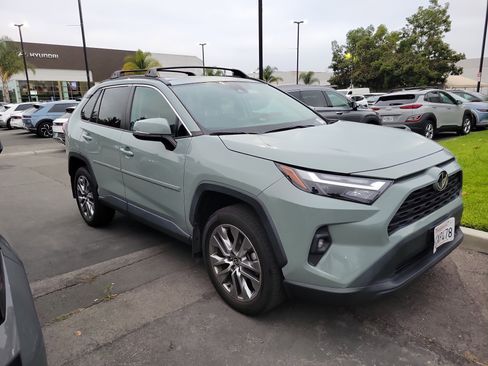 Used 2022 Toyota RAV4 XLE Premium FWD image 3