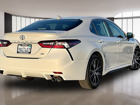 Used 2022 Toyota Camry SE FWD image 6