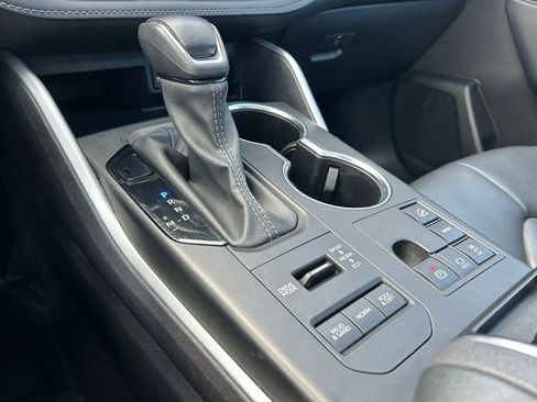 Certified 2024 Toyota Highlander XLE image 24