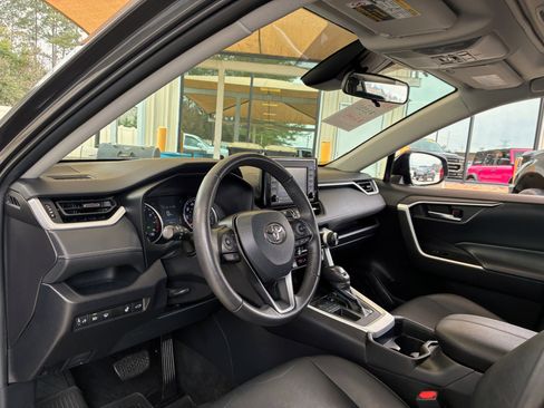 Used 2021 Toyota RAV4 XLE Premium image 36