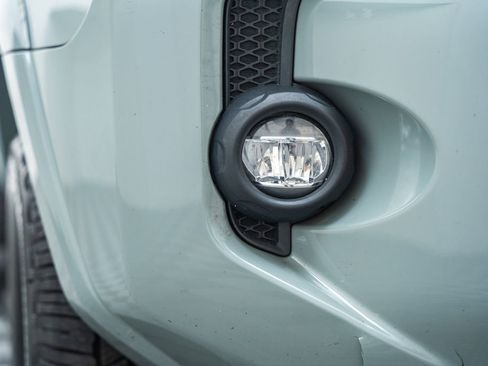Used 2022 Toyota 4Runner TRD Off-Road Premium w/ Moonroof Package AWD/4WD image 15