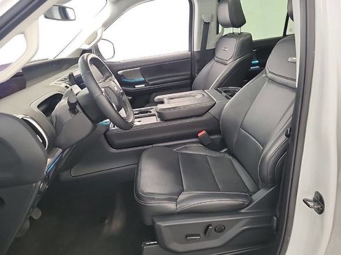 Used 2025 Ford Expedition Max Platinum AWD/4WD image 5