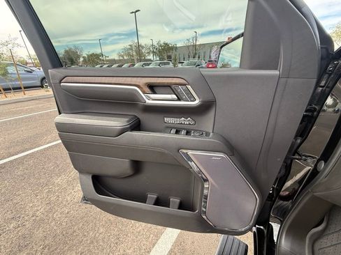 Used 2023 Chevrolet Silverado 1500 High Country w/ High Country Premium Package image 8