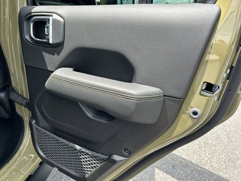 New 2025 Jeep Wrangler Unlimited Rubicon 392 image 28