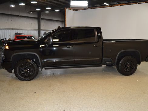 Used 2024 Chevrolet Silverado 2500 High Country w/ Midnight Edition image 6