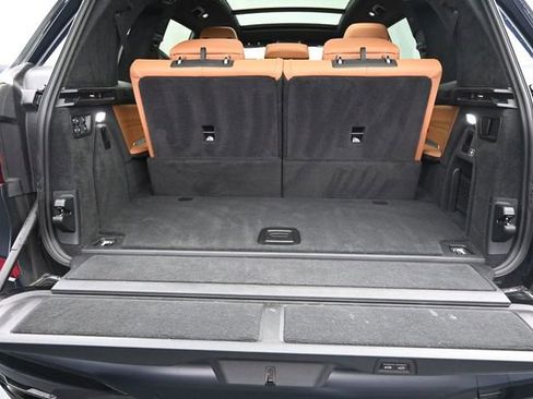 Used 2022 BMW X7 xDrive40i w/ M Sport Package AWD/4WD image 49