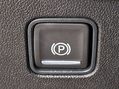 Used 2024 GMC Terrain SLE AWD/4WD image 24