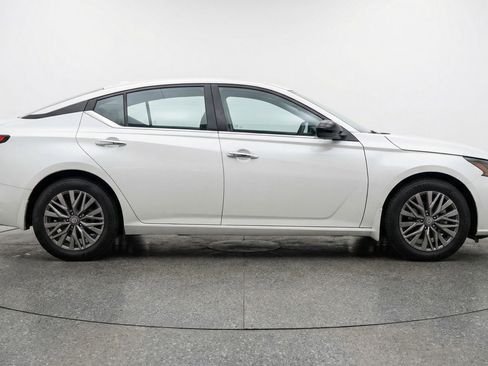 Used 2025 Nissan Altima 2.5 SV image 11