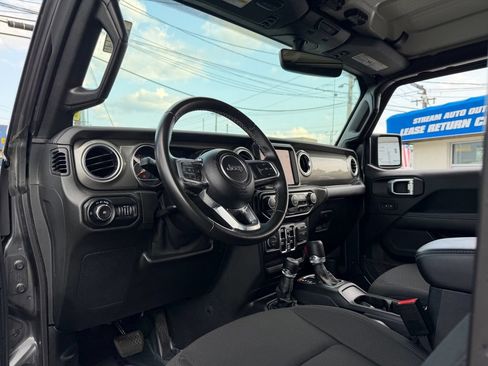 Used 2021 Jeep Wrangler Unlimited Sahara w/ Uconnect 4C Nav & Sound Group AWD/4WD image 17