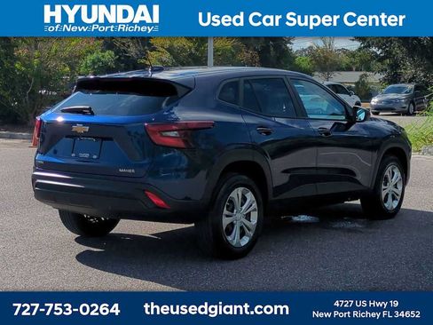 Used 2024 Chevrolet Trax LS FWD image 5