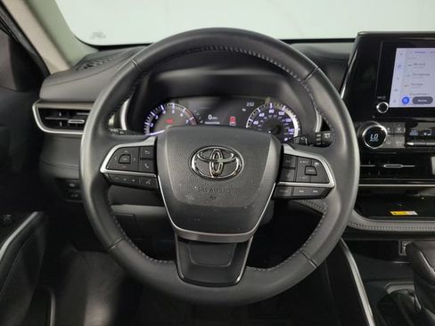Used 2023 Toyota Highlander XLE FWD image 24