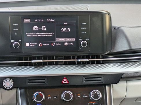 Used 2024 Kia Carnival LX image 17