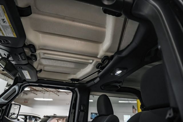 Used 2018 Jeep Wrangler Sport AWD/4WD image 5