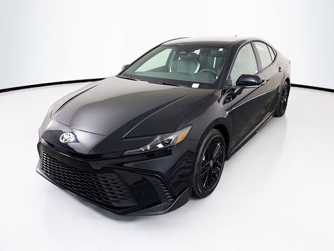 Used 2026 Toyota Camry SE FWD image 3