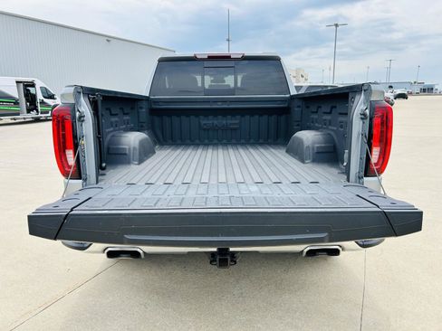 Used 2024 GMC Sierra 1500 SLT w/ SLT Premium Plus Package AWD/4WD image 34